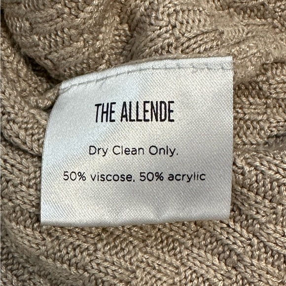 Super soft sweater by Elizabeth and Clarke Sz 4 - Picture 5 of 9